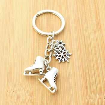 Porte-clés paire de patins à glace flocons de neige argenté