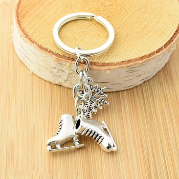 Porte-clés paire de patins à glace flocons de neige argenté