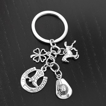 Porte-clés cowboy cheval chapeau trèfle argenté