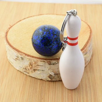 Porte-clés quille blanche et rouge, boule de bowling aux reflets bleutés argenté