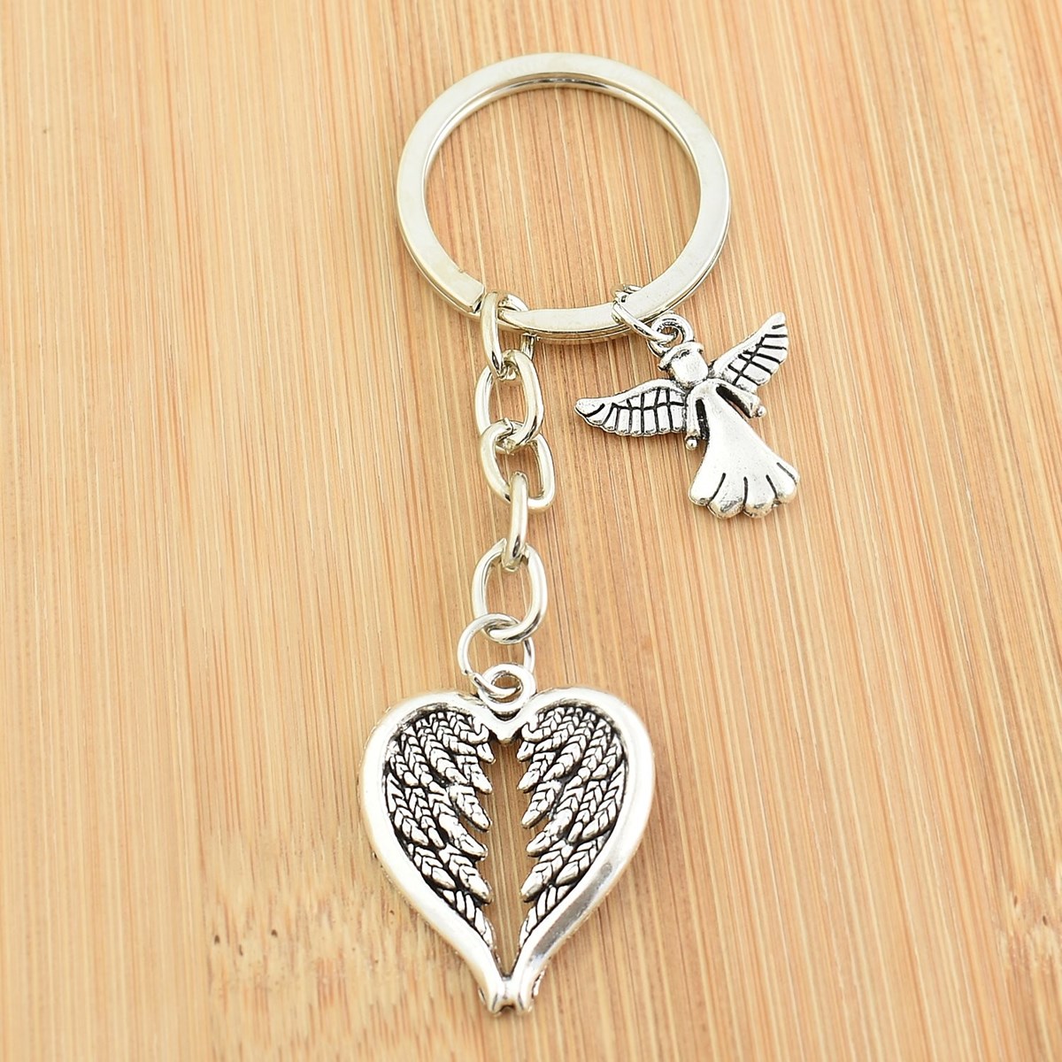 Porte-clés ange et ailes en forme de coeur argenté - vue 2