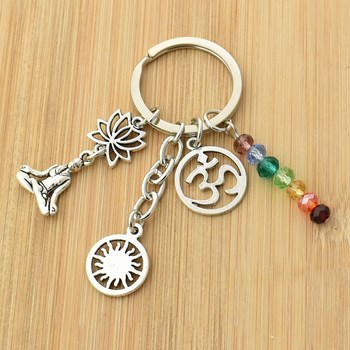 Porte-clés posture de yoga soleil 7 chakras ohm fleur de lotus