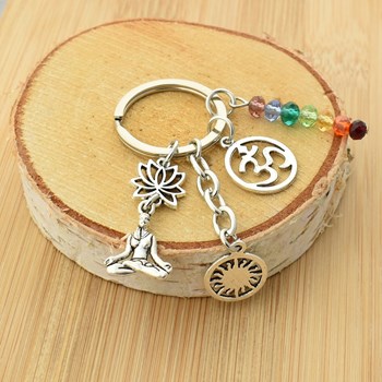 Porte-clés posture de yoga soleil 7 chakras ohm fleur de lotus