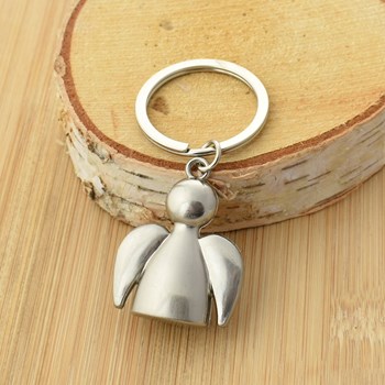Porte-clés ange argenté avec des ailes