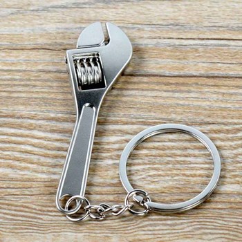 Porte-clés argenté clé à molette bricoleur