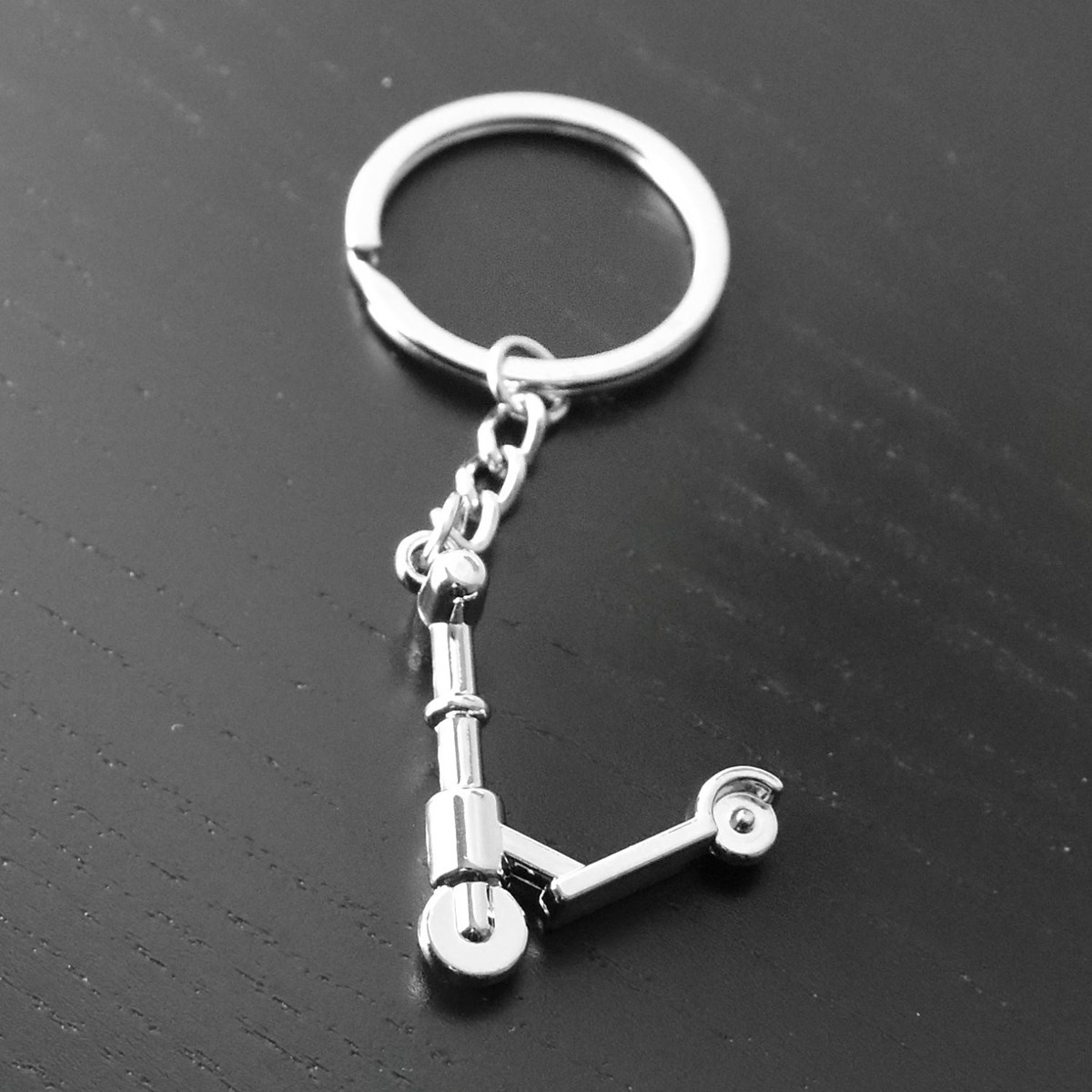 Porte-clés trottinette argentée - vue 4