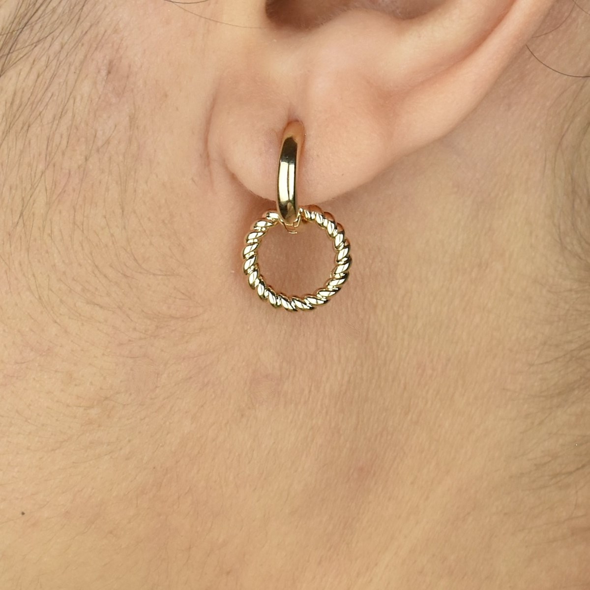 Boucles d'oreilles Mini Créoles cercle torsadé Plaqué or 750 3 microns - vue 2
