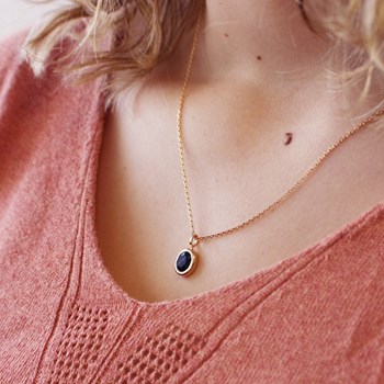 Gold-plated oval lapis lazuli medal necklace for women - COEUR engraving