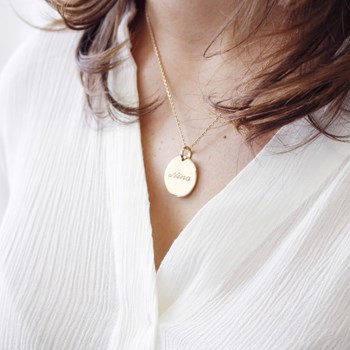 Necklace Engraved BE HAPPY - Gold-plated medal for women