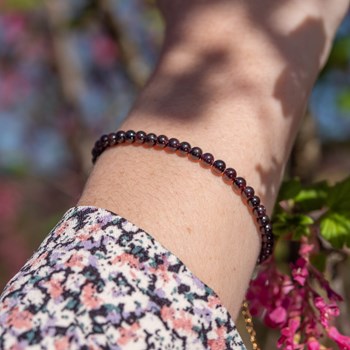 Serena bracelet in garnet stones
