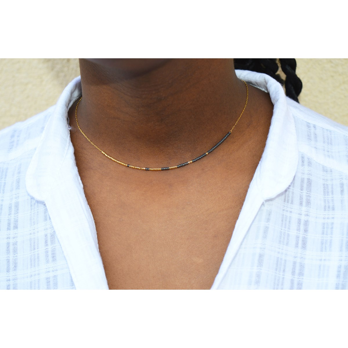 Collier femme minimaliste délicat chaîne ultra fine perles miyuki  ( gris) - vue 2