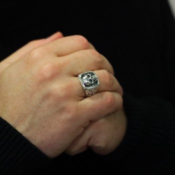 Zilveren herenring met doodshoofd en gekruiste botten