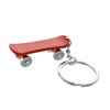 Porte-clés skateboard planche à roulettes à 4 roues rouge argenté - vue V1