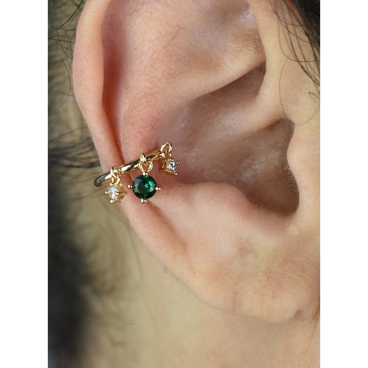 Clip d'oreille earcuff 3 oxydes de zirconium pendants central vert Plaqué OR 750 3 microns - vue 2