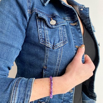 Stretcharmband met Amethist Light kralen