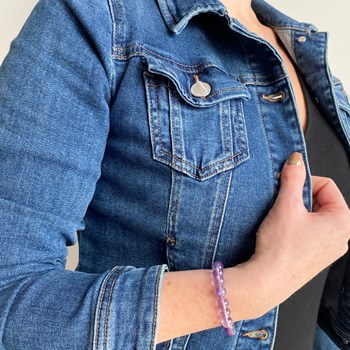 Stretcharmband met Amethist Light kralen