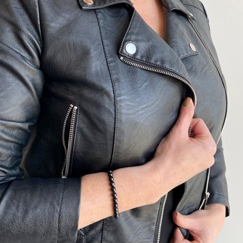 Stretcharmband met zwarte toermalijnkralen