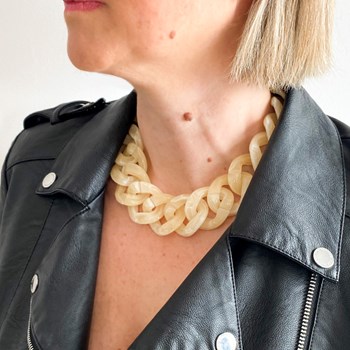 Ivoorkleurige choker halsketting