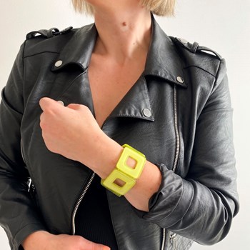 Groene stretch armband vierkante vormen