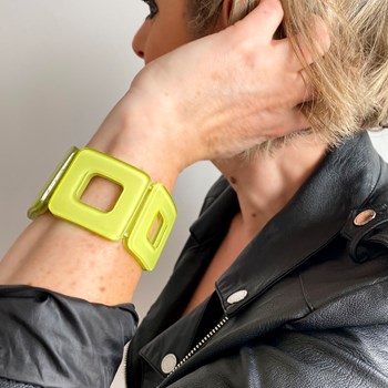 Groene stretch armband vierkante vormen