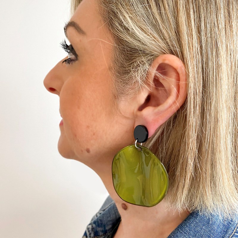 Boucles d'oreilles pendantes vertes - vue 2