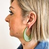 Boucles d'oreilles style créoles vertes - vue V2