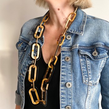 Lange ketting van tweekleurig zwart en beige mesh