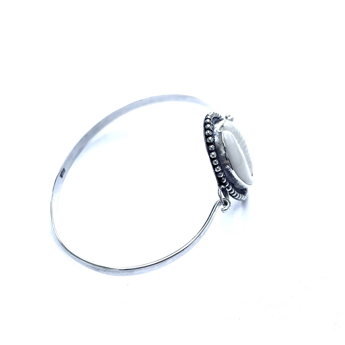 Bracelet jonc en argent et coquillage cauri - vue 3