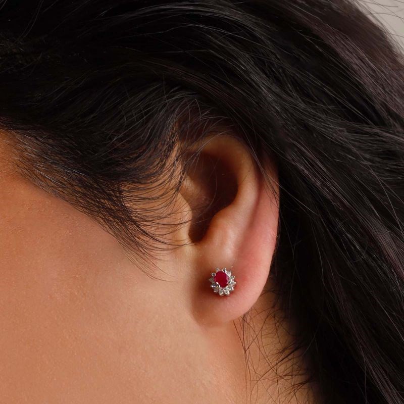 Boucles d'oreilles 'Etoile' Or, Rubis et Diamants - vue 2