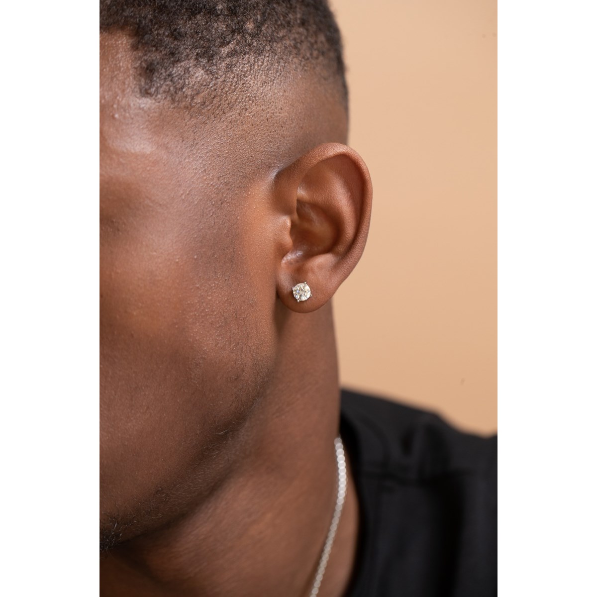 Boucles d'oreilles puces Issa en Acier 316L avec oxyde de zirconium blanc - vue 2