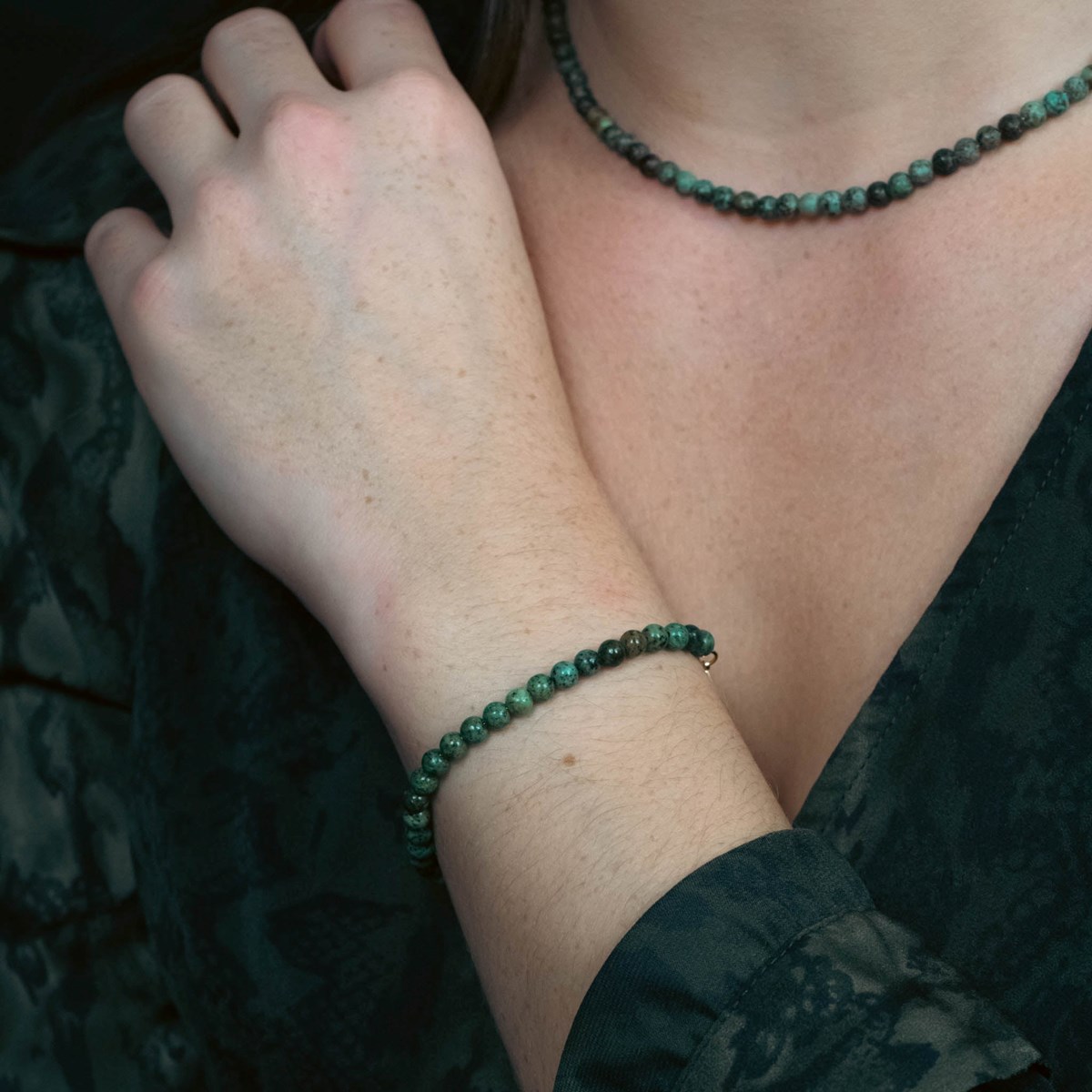 Collier, bracelet et boucles d'oreilles Serena en pierres Turquoise Africain - vue 2