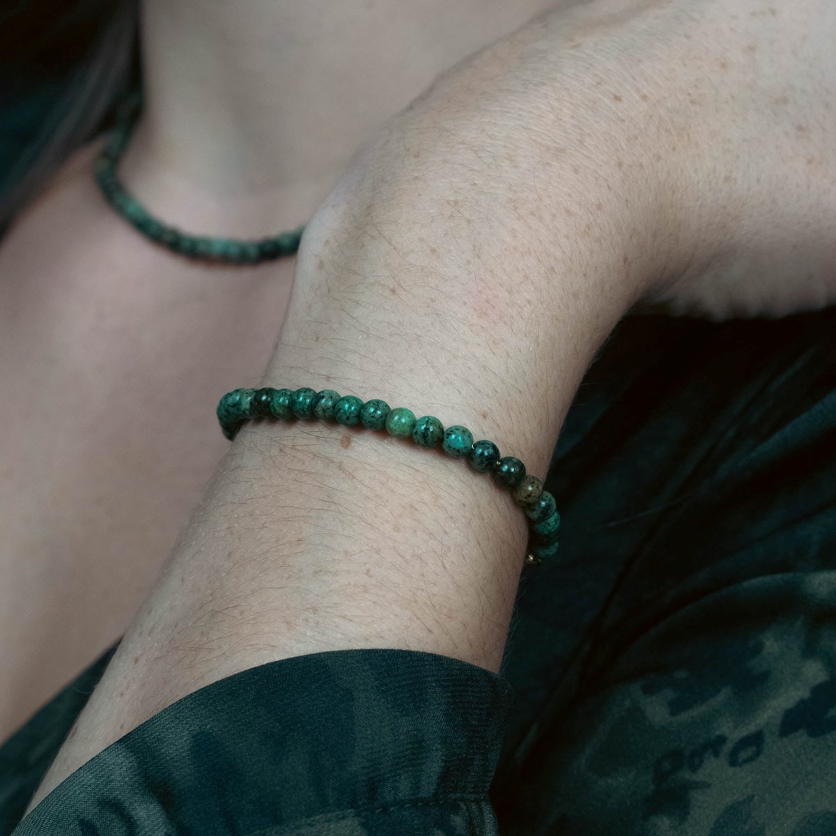 Collier, bracelet et boucles d'oreilles Serena en pierres Turquoise Africain - vue 4