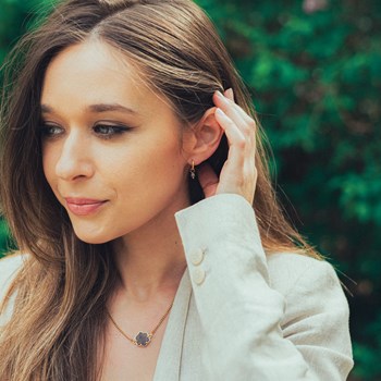 Boucles d'oreilles créoles Serena en pierres Spectrolite