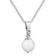 Collier perle blanche ornée de cristaux en plaqué or blanc et rhodié
