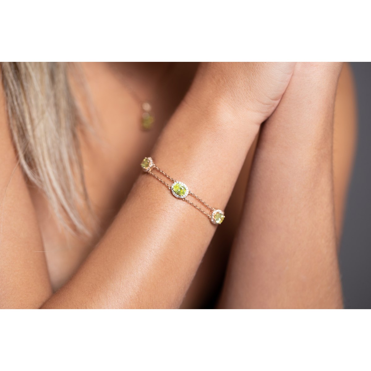 Bracelet souple VICTORIA en Plaqué Or avec oxyde de zirconium vert - vue 2