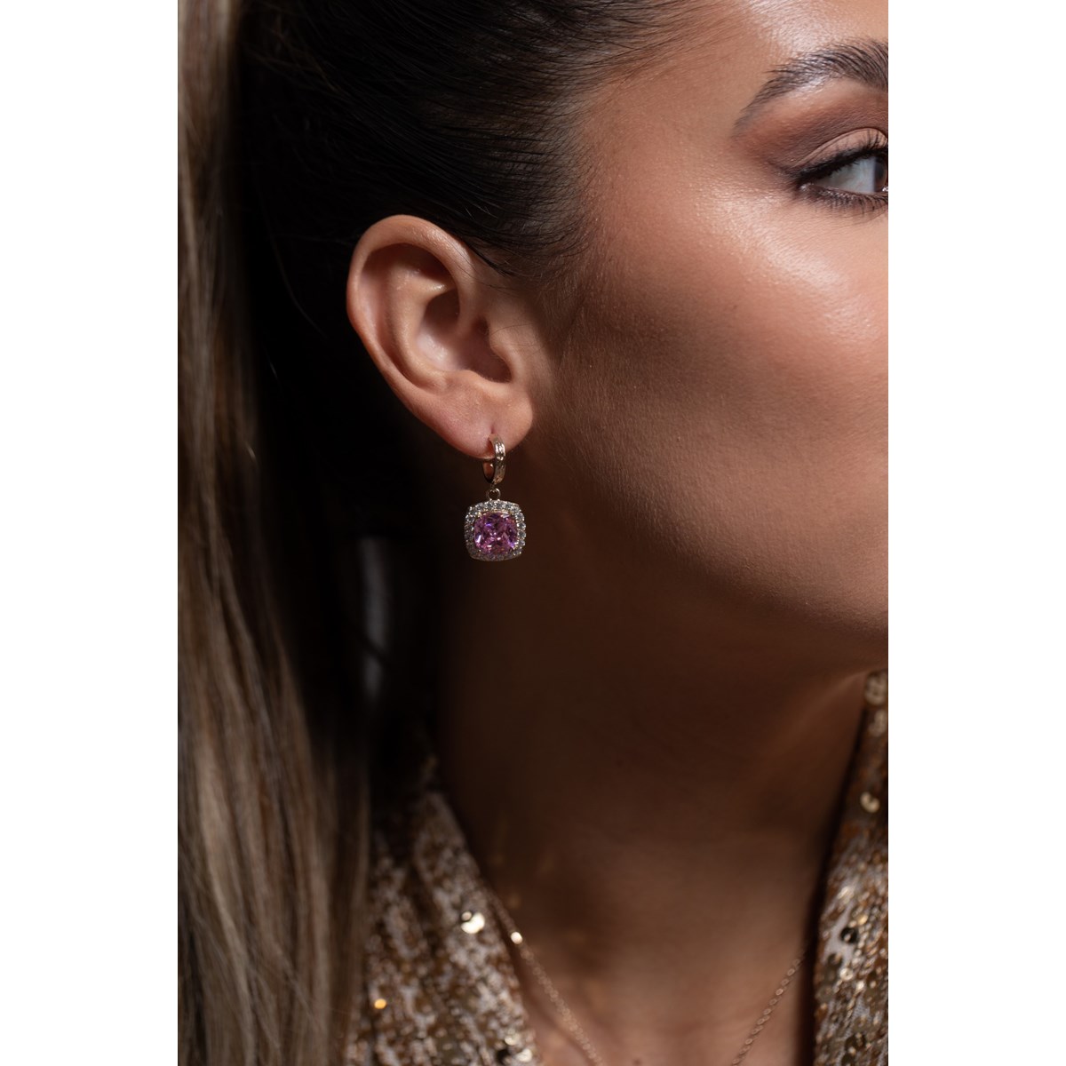 Boucles d'oreilles pendantes MARGARET en Plaqué Or avec pierre synthétique rose - vue 3