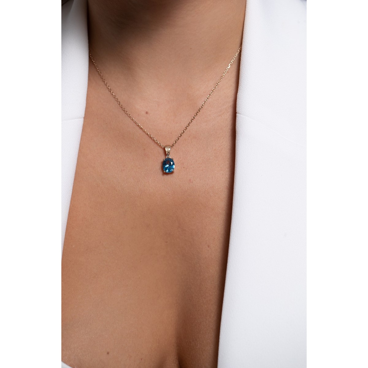 Collier mono-motif ELISABETH en Plaqué Or avec oxyde de zirconium bleu topaze - vue 2