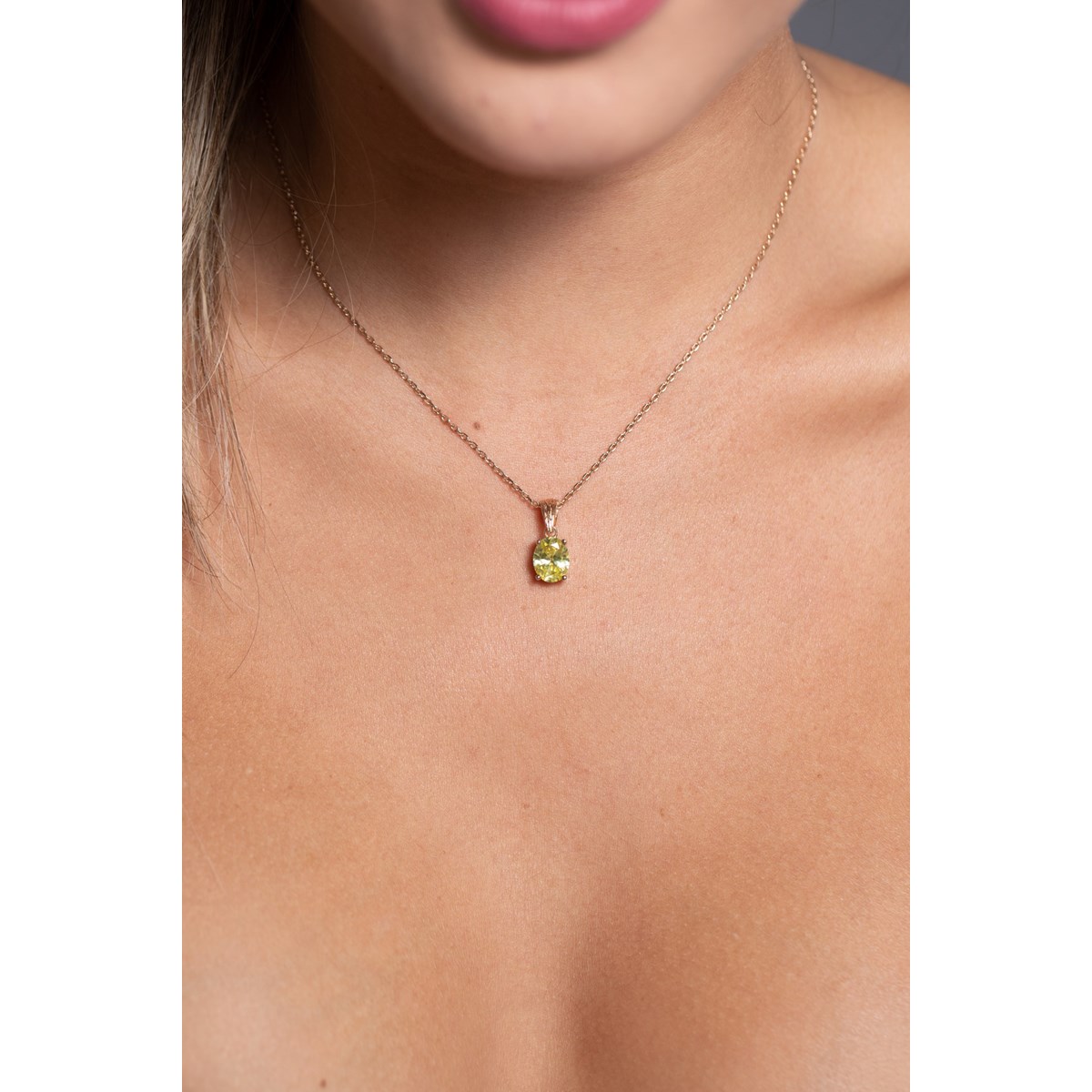 Collier mono-motif ELISABETH en Plaqué Or avec oxyde de zirconium vert - vue 2