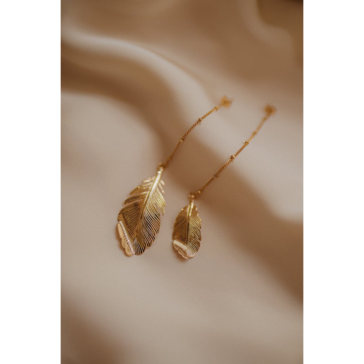 boucles d'oreilles pandantes feuilles doré à l'or fin - ZÉPHYR - vue 3