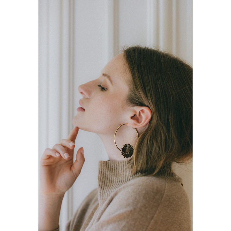 boucles d'oreilles créoles fleurs doré à l'or fin - MAÏA - vue 5