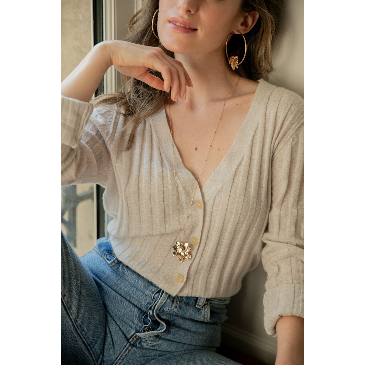 boucles d'oreilles créoles feuilles doré à l'or fin - HÉRA - vue 4