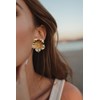 maxi boucles d'oreilles puces fleurs doré à l'or fin - GAÏA - vue V2
