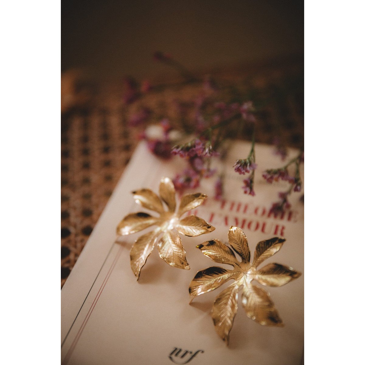 maxi boucles d'oreilles puces fleurs doré à l'or fin - CHLORIS - vue 3