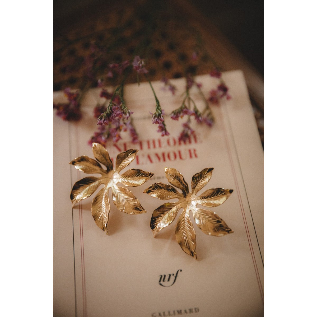 maxi boucles d'oreilles puces fleurs doré à l'or fin - CHLORIS - vue 5