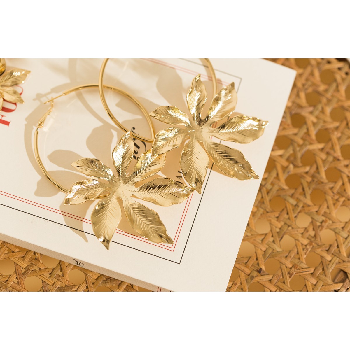 boucles d'oreilles créoles fleurs doré à l'or fin - CHLORIS - vue 4