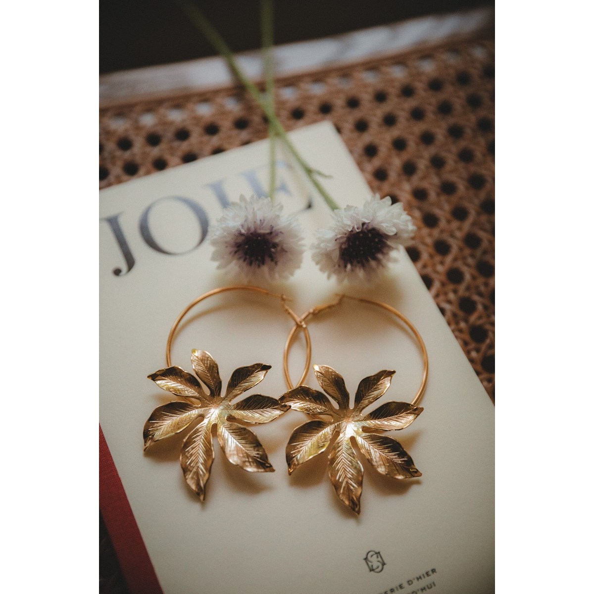 boucles d'oreilles créoles fleurs doré à l'or fin - CHLORIS - vue 5