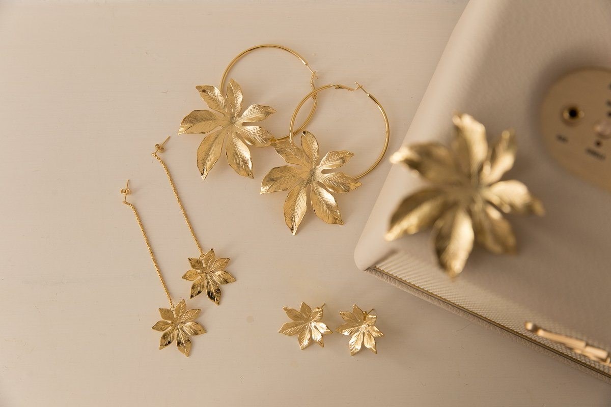 boucles d'oreilles pendantes fleurs doré à l'or fin - CHLORIS - vue 2