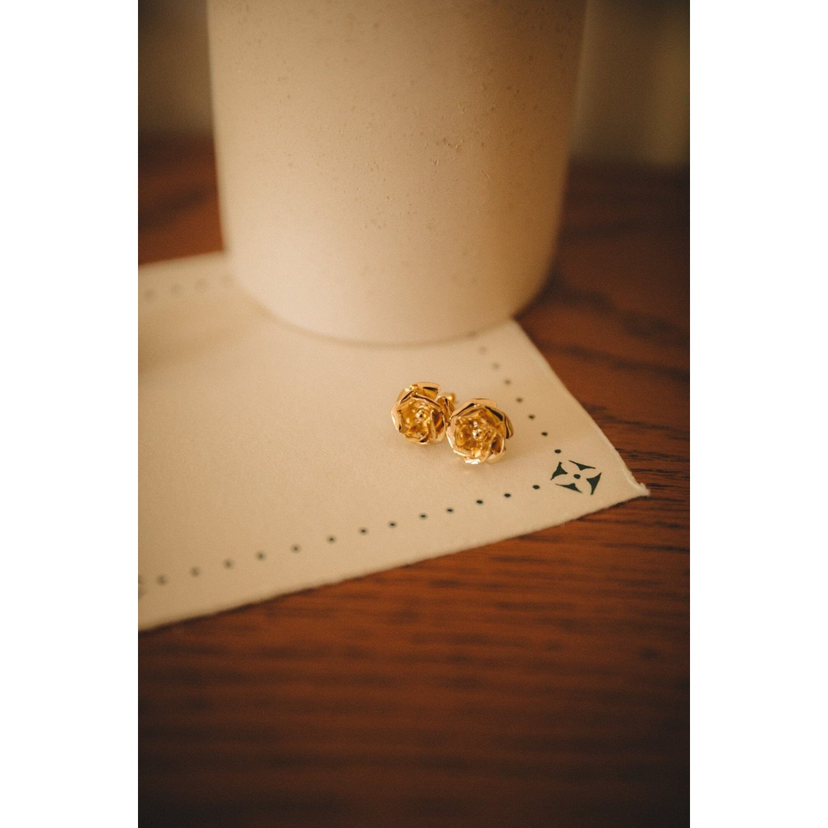 boucles d'oreilles puces fleurs doré à l'or fin - AGLAÉ - vue 3