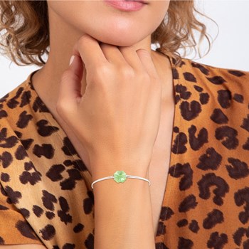 SC Crystal witte elastische klaver armband versierd met een sprankelende Crystal