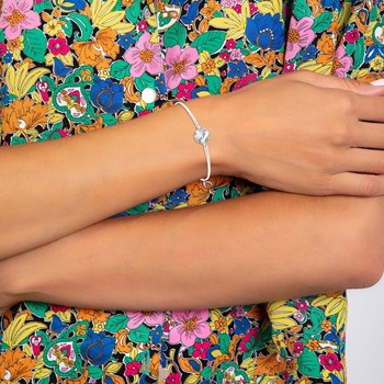 SC Crystal witte elastische armband versierd met een fonkelende Crystal